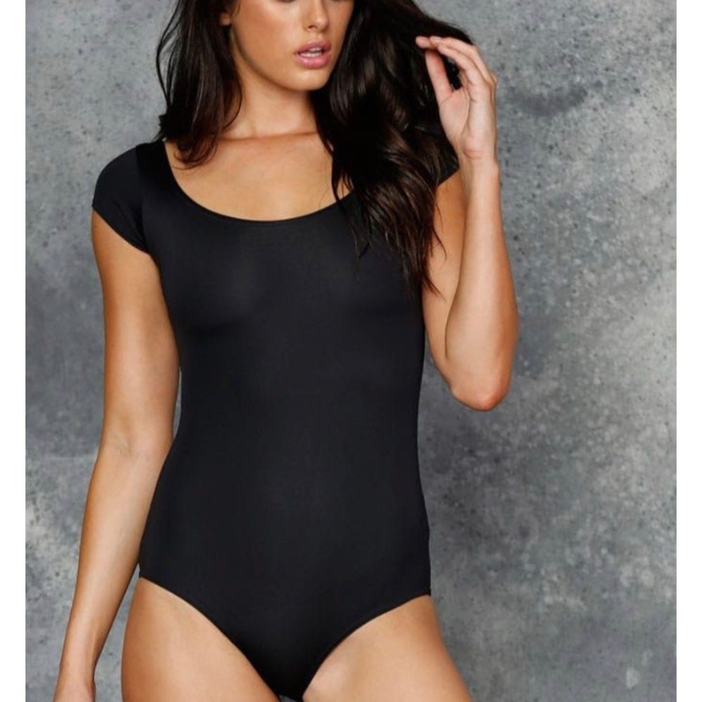 Matte bodysuit with cap sleeves